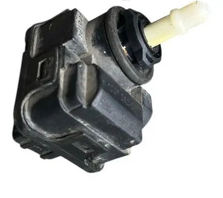 Volkswagen PASSAT B5 Headlight level adjustment motor 3A0941295