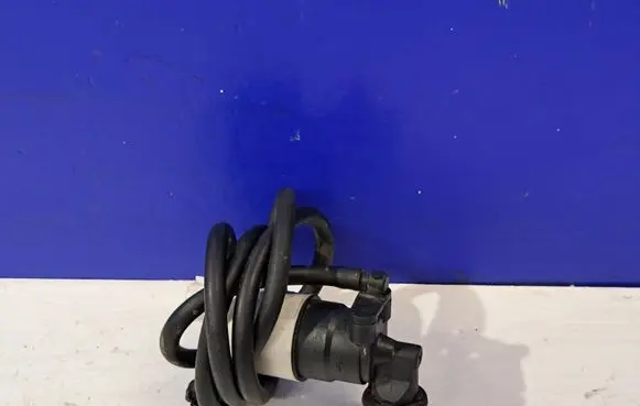 Jaguar XE Windscreen/windshield washer pump BK2117K624BA