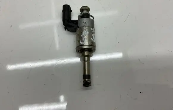 Volkswagen Golf VII Fuel injector 04E906036Q