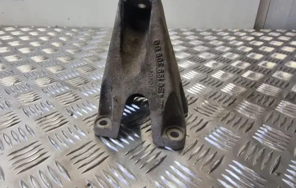 Audi A8 S8 D3 4E Engine mounting bracket 4E0199308BG