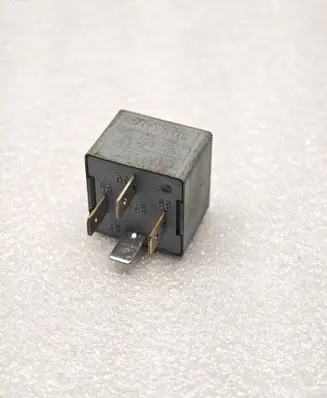 Volkswagen Golf IV Other relay 141951253B 20240072