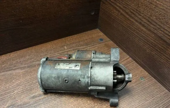 Opel Vivaro Starter motor 455954 G199183A