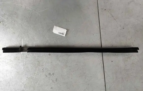 Volvo C40 Rubber seal rear door window/glass 33759332
