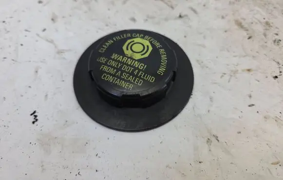 Saab 9-3 Ver2 Brake fluid reservoir filler cap with level sensor 32662748