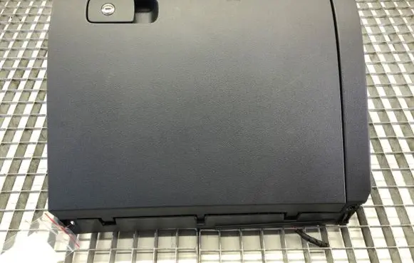 Volkswagen Jetta VI Glove box set 