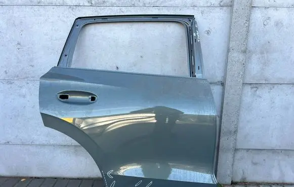 Volkswagen Tiguan Rear door