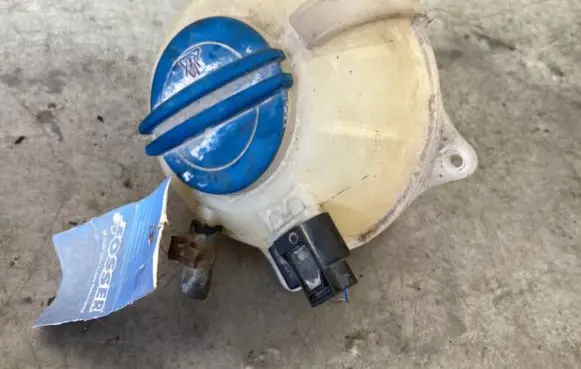 Volkswagen Polo IV 9N3 Coolant expansion tank/reservoir 6Q0121407B