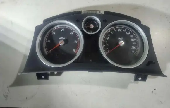 Opel Zafira B Speedometer (instrument cluster) 13267520