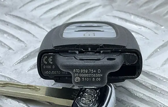 Audi A4 S4 B8 8K Ignition key/card 8T0959754D