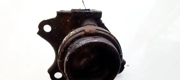 Honda FR-V Engine mount bracket