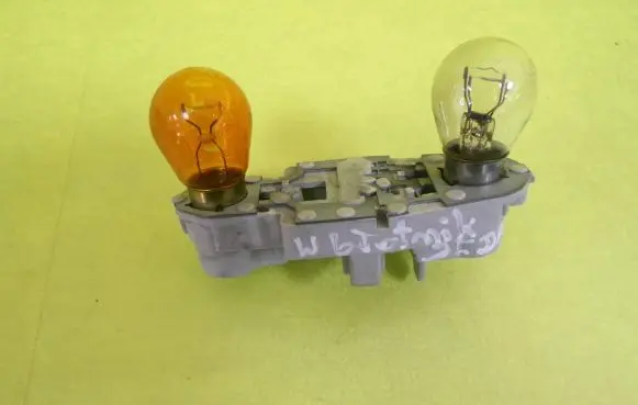 Ford Mondeo MK IV Tail light bulb cover holder