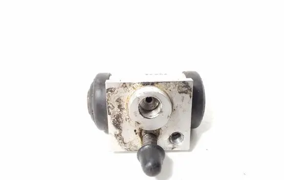 Peugeot 208 I Rear brake cylinder L376286
