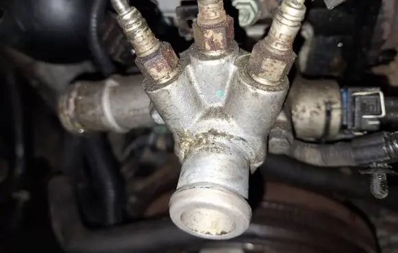 Volkswagen Golf IV Engine coolant pipe/hose 038121133a