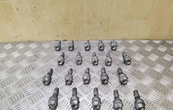 Volkswagen Transporter - Caravelle T5 Nuts/bolts 