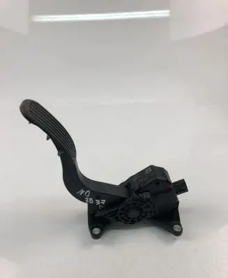 Toyota C-HR I Accelerator throttle pedal 78110F4022