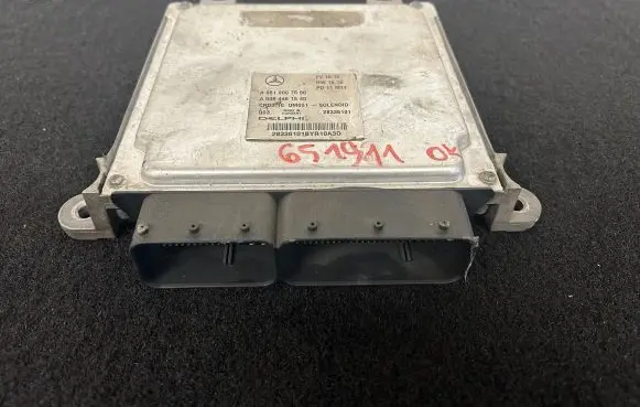 Mercedes-Benz E W212 Engine control unit/module A6519007500 A0064461540