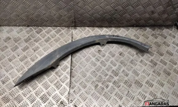 Rear fender molding trim