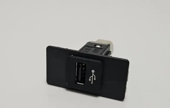 BMW 5 E60 E61 USB socket connector 9167196