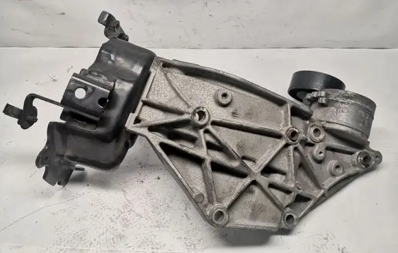 Volvo V50 Generator/alternator bracket 9682367380 51549F 08612