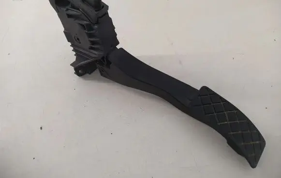 Volkswagen Tiguan Accelerator throttle pedal 5Q1723503J