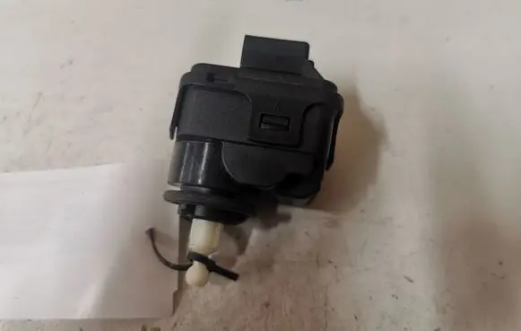Audi A6 S6 C5 4B Headlight level adjustment motor 8L0941295