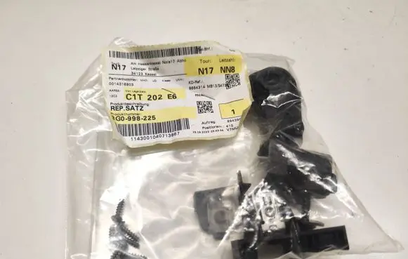 Volkswagen PASSAT B8 Headlight/headlamp mounting bracket 3G0998225