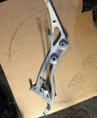 BMW 2 F45 Fender mounting bracket 7297202
