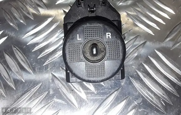 Hyundai Tucson JM Wing mirror switch