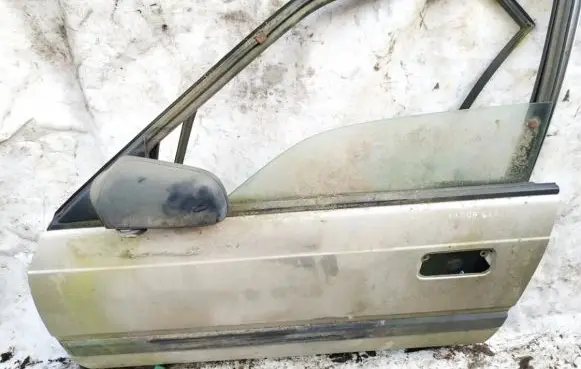 Mazda 626 Front door sidabrines