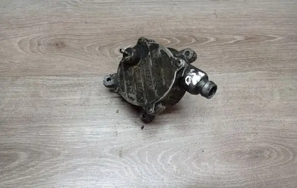 Volvo S60 Vacuum pump 08658230