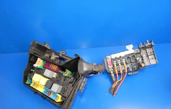 Mercedes-Benz B W246 W242 Fuse box set A2465400024