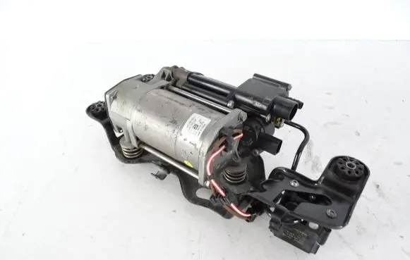 BMW X6 F16 Air suspension compressor/pump 6868998 26071611