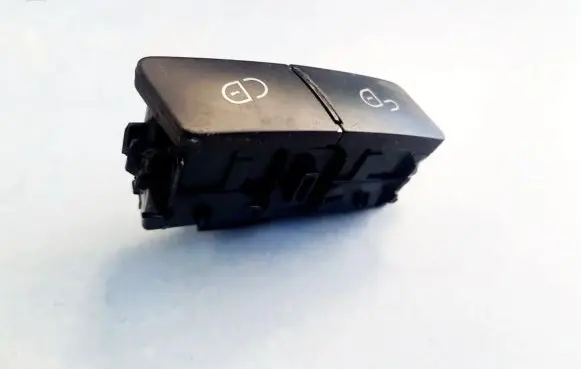 Mercedes-Benz C AMG W204 Central locking switch button 03151610 A2048706410