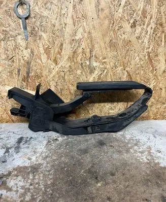 Mercedes-Benz E W211 Accelerator throttle pedal A2113000404