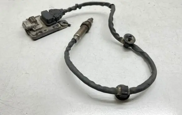 Nissan Navara D23 Lambda probe sensor 227905444R 5WK96748 A2C80895500
