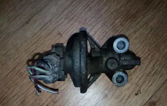 Mazda 323 EGR valve k5t710