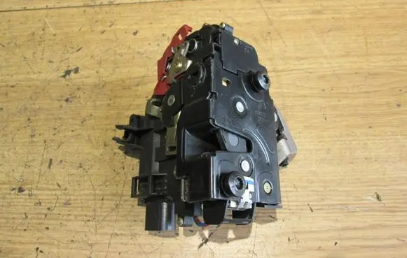Audi A4 S4 B6 8E 8H Rear door lock 8E0839016C