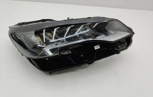 Peugeot 3008 II Headlight/headlamp 9836230180