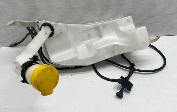 Renault Captur Windshield washer fluid reservoir/tank 289107623R 289104294R 289107132R