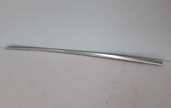 Volvo XC60 Front door glass trim molding 31402518