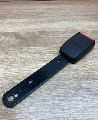 Suzuki XL7 I Rear seatbelt buckle