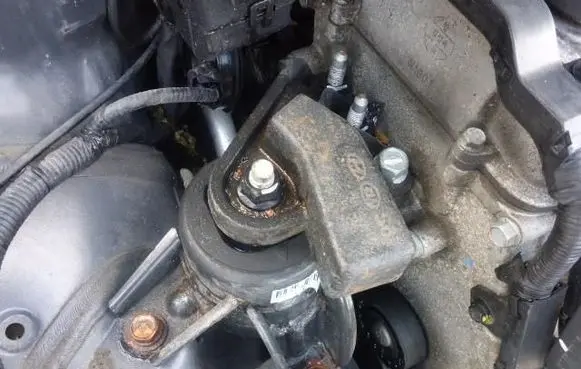KIA Ceed Engine mount vacuum valve 