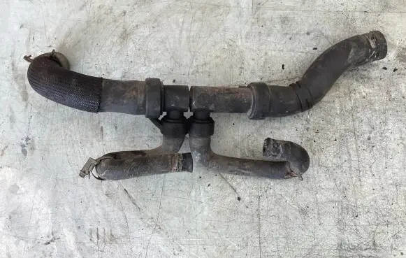 Coolant pipe/hose