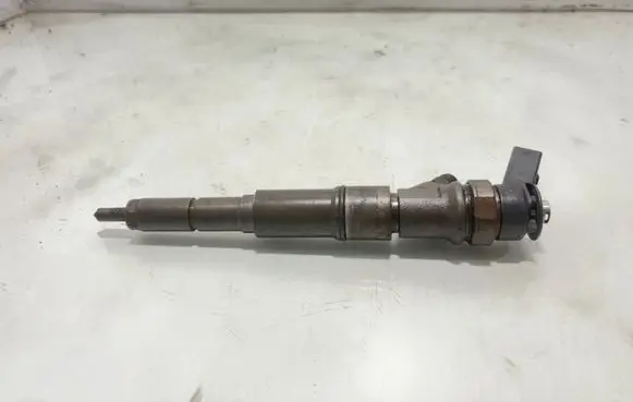 BMW 5 E60 E61 Fuel injector 0445110216