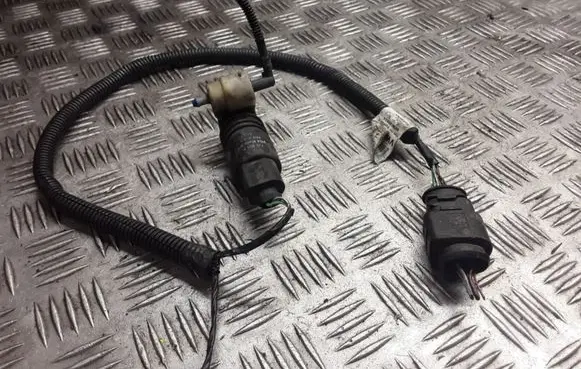 Volkswagen Touareg I Windscreen/windshield washer pump NOCODE