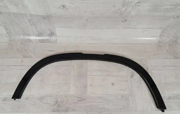 Land Rover Defender Front arch trim L8b2-16a075-bx