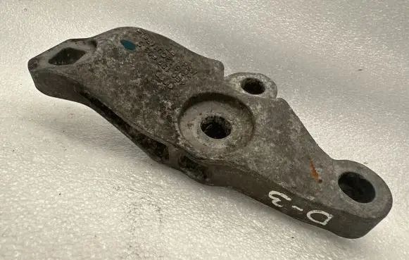 Audi A8 S8 D3 4E Engine mounting bracket 4E0199603S
