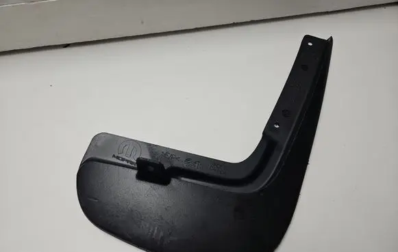 Chrysler Pacifica Front mudguard 82214505