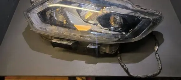 Nissan X-Trail T32 Headlight/headlamp 