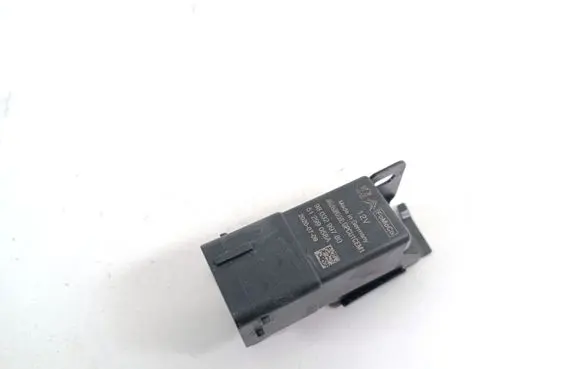 Glow plug pre-heat relay